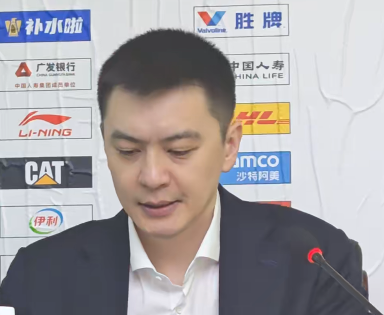 溃败新疆杨鸣发布会直指外援实力问题，杨鸣申请离职冲上热搜！